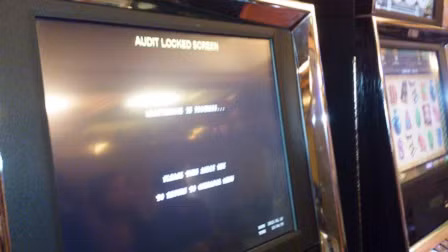 Màn hình vẫn còn treo sau khi vụ kiện xảy ra