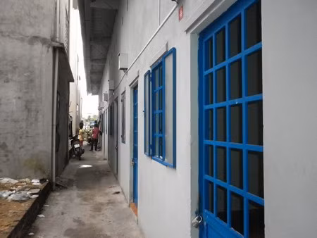 Dãy phòng trọ nơi phát hiện xác người đàn ông Dãy phòng trọ nơi phát hiện xác người đàn ông