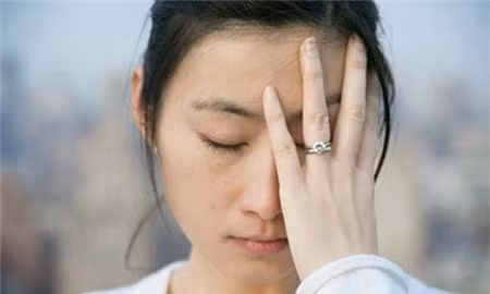 Sẽ rất dễ quay trở lại trong tâm trí nếu một ngày nào đó bạn gặp lại người cũ hay có một tình huống nào tương tự khiến bạn mường tượng tới. (ảnh minh họa)