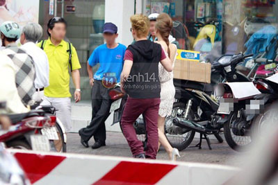 Ca sĩ Lâm Chí Khanh nắm chặt tay bạn trai đi thử áo cưới ảnh 2