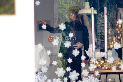 Ca sĩ Lâm Chí Khanh nắm chặt tay bạn trai đi thử áo cưới ảnh 9