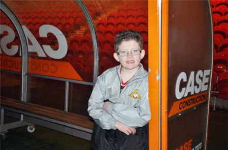 Cậu bé 8 tuổi Mac Wilson. Cậu bé 8 tuổi Mac Wilson.