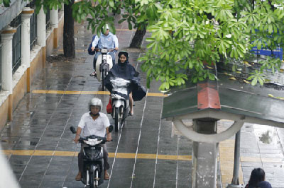 Hà Nội thành "sông" trong cơn mưa lớn nhất đầu hè ảnh 12