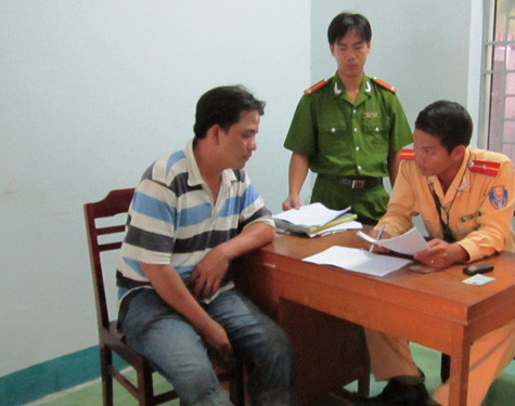 Đối tượng Diệp Văn Lên tại cơ quan công an