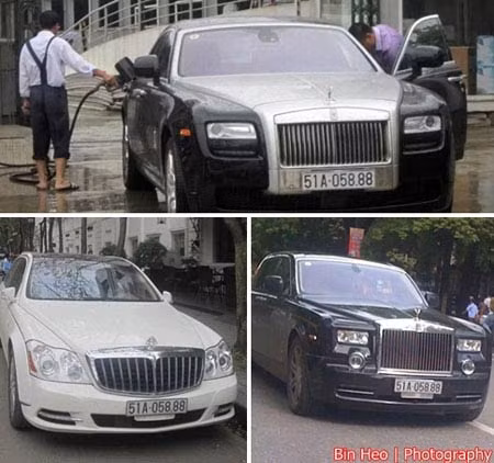 10. Kỳ lạ 3 xe siêu sang dùng chung biển số Sau khi chính thức được rước về dinh thự của một đại gia Ninh Bình vào cuối tháng 3, chiếc Phantom Rồng đã xuất hiện tại Hà Nội đeo biển 51A-058.88. Tuy nhiên, biển số cực đẹp này được phát hiện đã gắn cho 2 xe trước đó là Phantom Ghost và Maybach 62S trắng. Chiếc xe đầu tiên mang biển 51A-058.88 là Phantom Ghost màu đen, xuất hiện tại Ninh Bình vào khoảng cuối năm 2011. Trong khi khoảng 1 tháng trước (4/2012), chiếc Maybach 62S trắng đình đám ghé thăm Hà Nội cũng được gắn biển 51A-058.88. 10. Kỳ lạ 3 xe siêu sang dùng chung biển số Sau khi chính thức được rước về dinh thự của một đại gia Ninh Bình vào cuối tháng 3, chiếc Phantom Rồng đã xuất hiện tại Hà Nội đeo biển 51A-058.88. Tuy nhiên, biển số cực đẹp này được phát hiện đã gắn cho 2 xe trước đó là Phantom Ghost và Maybach 62S trắng. Chiếc xe đầu tiên mang biển 51A-058.88 là Phantom Ghost màu đen, xuất hiện tại Ninh Bình vào khoảng cuối năm 2011. Trong khi khoảng 1 tháng trước (4/2012), chiếc Maybach 62S trắng đình đám ghé thăm Hà Nội cũng được gắn biển 51A-058.88.