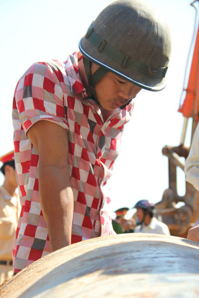 Hoang mang khí độc lạ xả ra môi trường ở Quảng Ngãi ảnh 2 Hoang mang khí độc lạ xả ra môi trường ở Quảng Ngãi ảnh 2