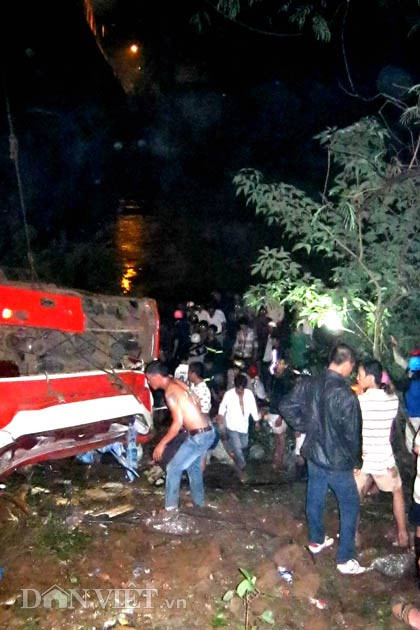 Xe khách rơi xuống sông, 34 người tử vong ảnh 1 Xe khách rơi xuống sông, 34 người chết, Tin tức trong ngày, tai nan giao thong, xe khach roi xuong song, tai nan, hien truong tai nan, nguoi chet, cuu ho, tai nan kinh hoang, xe khach,