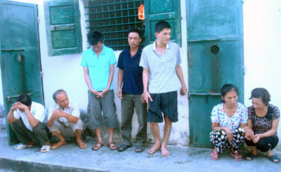 Phá sòng bạc lớn có tới 12 trạm gác giữa rừng sâu ảnh 2