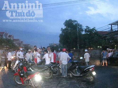 Bị xe tải “thổi” bay, thoát chết khó tin ảnh 5 Bị xe tải “thổi” bay, thoát chết khó tin, Tin tức trong ngày,