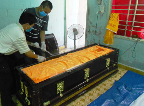 Chuẩn bị mổ giám định tử thi Hảo Chuẩn bị mổ giám định tử thi Hảo