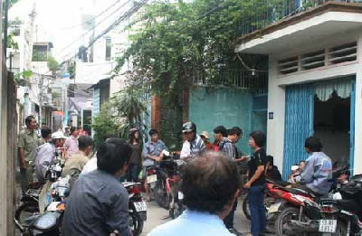 TP.HCM: Nghiêng nhà 3 tầng, dân "chạy" khẩn cấp ảnh 2 TP.HCM: Nghiêng nhà 3 tầng, dân "chạy" khẩn cấp ảnh 2