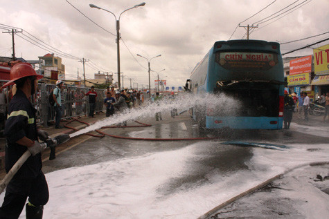 Hiện trường vụ cháy xe Hiện trường vụ cháy xe