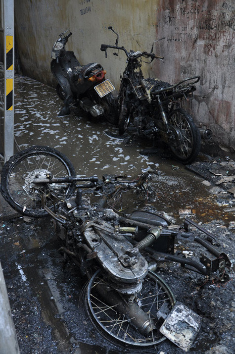 Những gì còn sót lại của siêu thị sau đám cháy Những gì còn sót lại của siêu thị sau đám cháy