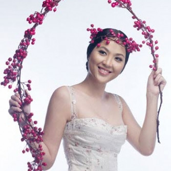 Nhưng rồi cuộc đời và định mệnh vẫn muốn "hành" người đẹp khi có tin đồn nói cô đã tìm được người đàn ông hiểu và cảm thông với mình nên đã ngắt tình duyên với chồng cũ là Mai Thanh Hải. Nhưng rồi cuộc đời và định mệnh vẫn muốn "hành" người đẹp khi có tin đồn nói cô đã tìm được người đàn ông hiểu và cảm thông với mình nên đã ngắt tình duyên với chồng cũ là Mai Thanh Hải.