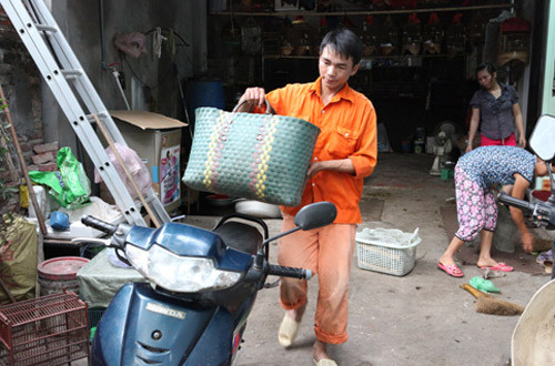 Vợt châu chấu, hốt bạc 60 triệu đồng/tháng ảnh 5 Vợt châu chấu, hốt bạc 60 triệu đ/tháng, Tin tức trong ngày, nghe vot chau chau, chau chau,chim canh ,chim, mua chau chau, moi chim