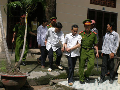 Dàn cảnh bán thiên thạch chiếm đoạt 41,8 tỉ đồng ảnh 1 Dàn cảnh bán thiên thạch chiếm đoạt 41,8 tỉ đồng ảnh 1