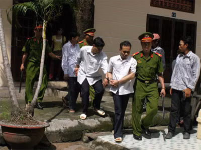 Dàn cảnh bán thiên thạch chiếm đoạt 41,8 tỉ đồng ảnh 1