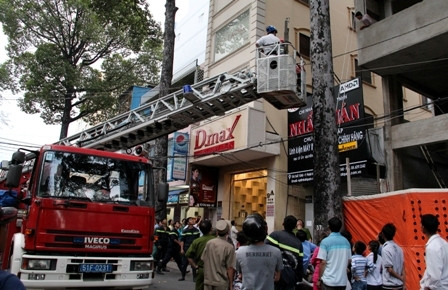 Ngay khi phát hiện sự việc người dân địa phương đã tìm mọi cách khuyên giải S. và cấp báo lực lượng chức năng. Ngay khi phát hiện sự việc người dân địa phương đã tìm mọi cách khuyên giải S. và cấp báo lực lượng chức năng.