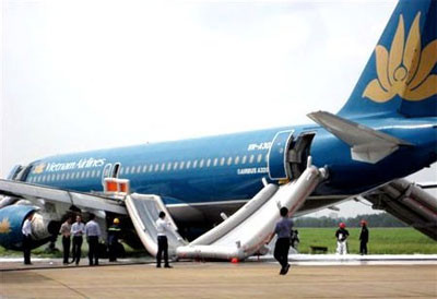 Máy bay Vietnam Airlines phát ra tiếng nổ lớn khi hạ cánh ảnh 1 Máy bay Vietnam Airlines phát ra tiếng nổ lớn khi hạ cánh ảnh 1