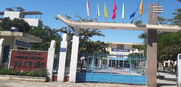 Dù là trường nằm ở quận trung tâm Đà Nẵng nhưng năm học vừa qua có 22 em học sinh lưu ban, điều này cho thấy "chỉ tiêu thành tích" đã ảnh hưởng đến chất lượng thực sự của giáo dục như thế nào. Ảnh: AN Dù là trường nằm ở quận trung tâm Đà Nẵng nhưng năm học vừa qua có 22 em học sinh lưu ban, điều này cho thấy "chỉ tiêu thành tích" đã ảnh hưởng đến chất lượng thực sự của giáo dục như thế nào. Ảnh: AN