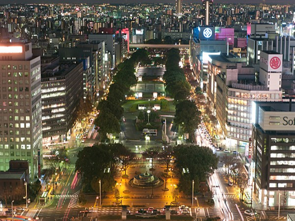 10. Nagoya (Nhật Bản) Giá thuê nhà theo tháng (2 phòng ngủ): 2.551 USD Một cốc cà phê: 6,38 USD Một Gallon xăng: 6,70 USD Nhật báo quốc tế: 6,38 USD Đồ ăn nhanh: 8,42 USD Chi phí sống ở Nagoya đã tăng lên nhanh chóng trong vài năm qua. Nagoya là trung tâm sản xuất công nghệ tự động của Nhật Bản với những thương hiệu ô tô hàng đầu thế giới như Toyota, Honda, General Motors và Volkswagen. Nhu cầu về nhà ở tại đây cao thứ ba Nhật Bản, đã khiến cho chi phí nhà ở tăng lên. 10. Nagoya (Nhật Bản) Giá thuê nhà theo tháng (2 phòng ngủ): 2.551 USD Một cốc cà phê: 6,38 USD Một Gallon xăng: 6,70 USD Nhật báo quốc tế: 6,38 USD Đồ ăn nhanh: 8,42 USD Chi phí sống ở Nagoya đã tăng lên nhanh chóng trong vài năm qua. Nagoya là trung tâm sản xuất công nghệ tự động của Nhật Bản với những thương hiệu ô tô hàng đầu thế giới như Toyota, Honda, General Motors và Volkswagen. Nhu cầu về nhà ở tại đây cao thứ ba Nhật Bản, đã khiến cho chi phí nhà ở tăng lên.