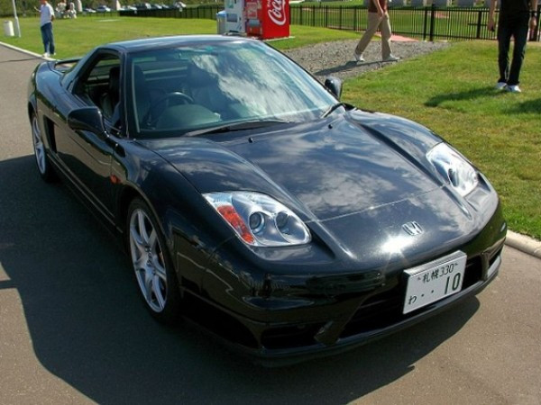 Ellison nổi tiếng với việc sở hữu rất nhiều chiếc xe hơi đắt tiền và hiếm, như chiếc Acura NSX này. Nó có giá khoảng 55.000 USD. Ellison nổi tiếng với việc sở hữu rất nhiều chiếc xe hơi đắt tiền và hiếm, như chiếc Acura NSX này. Nó có giá khoảng 55.000 USD.