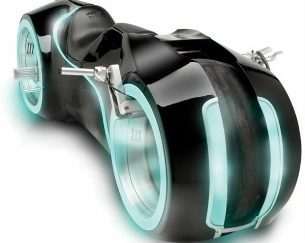 Chiếc xe Light Cycle được lấy cảm hứng từ bộ phim “Tron” (2010), được trang bị các dải quang điện, động cơ 4 thì, hệ thống phun nhiên liệu Suzuki 996cc và có giá khoảng 55.000 USD. Chiếc xe Light Cycle được lấy cảm hứng từ bộ phim “Tron” (2010), được trang bị các dải quang điện, động cơ 4 thì, hệ thống phun nhiên liệu Suzuki 996cc và có giá khoảng 55.000 USD.