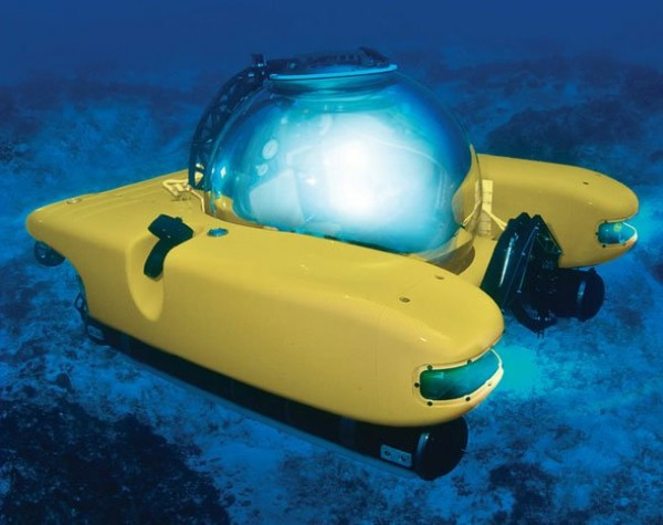 Chiếc tàu ngầm hai người này có thể đi xuống độ sâu 305 m dưới bề mặt của đại dương. Người ngồi trên tàu sẽ được an toàn trong một quả cầu làm từ nhực acrilic có thể chịu được áp suất cao của nước. Muốn sở hữu nó, bạn phải có 2 triệu USD trong túi. Chiếc tàu ngầm hai người này có thể đi xuống độ sâu 305 m dưới bề mặt của đại dương. Người ngồi trên tàu sẽ được an toàn trong một quả cầu làm từ nhực acrilic có thể chịu được áp suất cao của nước. Muốn sở hữu nó, bạn phải có 2 triệu USD trong túi.