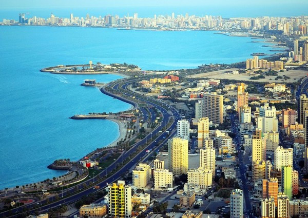 3. Kuwait Dân số: 2,74 triệu người; 11,8% là triệu phú. Cứ 100.000 hộ dân ở Kuwait thì có 6 hộ dân sở hữu tổng tài sản từ 100 triệu USD trở lên. Người giàu nhất Kuwait là ông Bassar Alghanim, một ông trùm kinh doanh, với tổng tài sản trị giá 1,6 tỷ USD (theo tạp chí Forbes). 3. Kuwait Dân số: 2,74 triệu người; 11,8% là triệu phú. Cứ 100.000 hộ dân ở Kuwait thì có 6 hộ dân sở hữu tổng tài sản từ 100 triệu USD trở lên. Người giàu nhất Kuwait là ông Bassar Alghanim, một ông trùm kinh doanh, với tổng tài sản trị giá 1,6 tỷ USD (theo tạp chí Forbes).