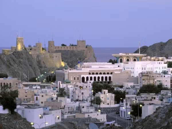 13. Oman Dân số: 2,78 triệu người; 2,5% là triệu phú. Vương quốc giàu dầu mỏ này đã cố gắng đa dạng hóa nền kinh tế của mình, tập trung vào ngành công nghiệp khác như du lịch sau một đợt sụt giảm giá dầu vào cuối những năm 1990.