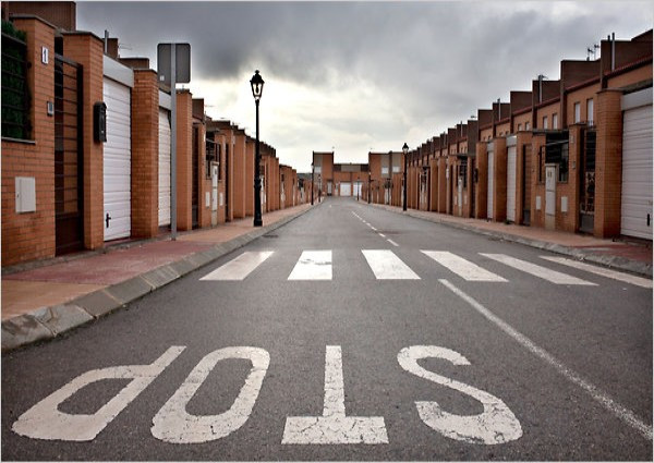 Những ngôi nhà trước kia mua với giá 240.000 euro thì giờ đây chỉ bán được nửa giá. Dân số của Yebes đã tăng chút ít do các ngân hàng bán các căn hộ bị tịch thu ở đây với giá rẻ. Thị trưởng Ormazabal nhận xét: "Bây giờ, không còn ai suy nghĩ về việc sẽ xây dựng bất cứ điều gì ở Tây Ban Nha".