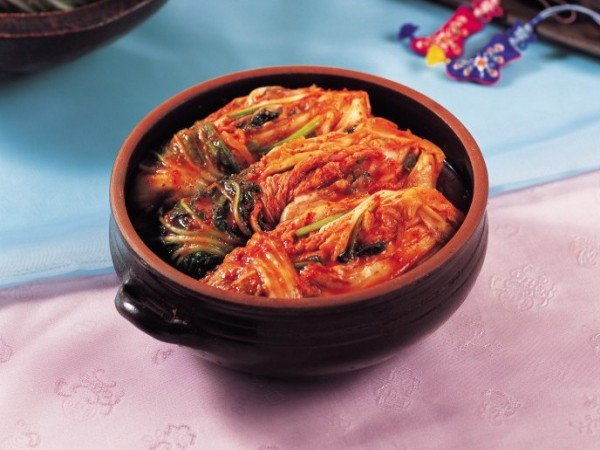 Kimchi (Hàn Quốc) Không có món ăn nào khiến bạn tỉnh hẳn vào buổi sáng bằng món kinchi. Kimchi là loại dưa muối (thường là củ cải hoặc bắp cải xanh) được trộn với gừng, tỏi và ớt đỏ. Kimchi (Hàn Quốc) Không có món ăn nào khiến bạn tỉnh hẳn vào buổi sáng bằng món kinchi. Kimchi là loại dưa muối (thường là củ cải hoặc bắp cải xanh) được trộn với gừng, tỏi và ớt đỏ.
