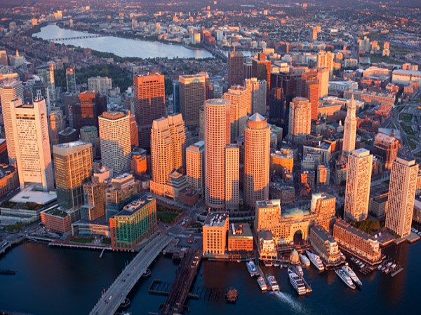 Boston UHNW: 890 người Boston chiếm khoảng 1,5% số người giàu trên toàn nước Mỹ. Những cư dân tỷ phú ở đây phải kể đến hai cha con Edward C. Johnson và Abigail Johnson của Tập đoàn Fidelity, đồng sáng lập Tập đoàn khoa học Boston - John Abele và Peter Nicholas, Jack Manning của hãng Boston Capital và Arthur Demoulas của Demoulas Market Basket. Boston UHNW: 890 người Boston chiếm khoảng 1,5% số người giàu trên toàn nước Mỹ. Những cư dân tỷ phú ở đây phải kể đến hai cha con Edward C. Johnson và Abigail Johnson của Tập đoàn Fidelity, đồng sáng lập Tập đoàn khoa học Boston - John Abele và Peter Nicholas, Jack Manning của hãng Boston Capital và Arthur Demoulas của Demoulas Market Basket.