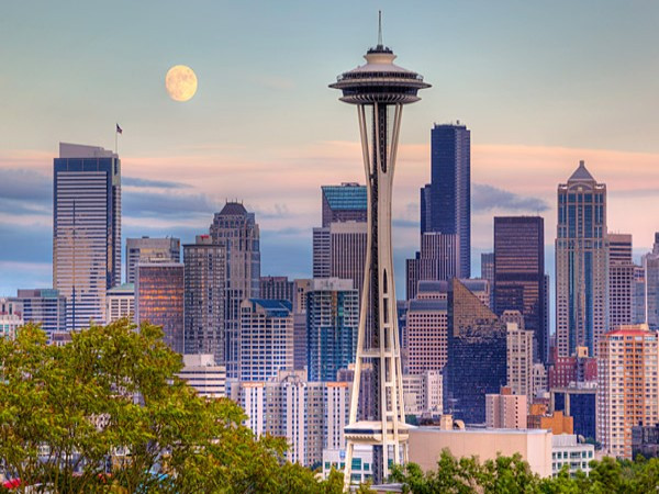 Seattle Số người có tài sản trên 30 triệu USD (UHNW): 885 người Seattle là thành phố lớn nhất vùng Tây Bắc và đứng thứ 10 trong danh sách của các thành phố có triệu phú nhiều nhất nhất, theo Wealth-X. Trong số những người giàu ở Seattle phải kể tới đồng sáng lập Microsoft là Bill Gates và Paul Allen, CEO của Microsoft Steve Ballmer, nhà sáng lập Amazon.com Jeff Bezos và Howard Schultz (nhà sáng lập chuỗi cà phê Starbuck). Các công ty lớn ở trong và xung quanh thành phố có Amazon.com, Microsoft, Starbucks… Seattle Số người có tài sản trên 30 triệu USD (UHNW): 885 người Seattle là thành phố lớn nhất vùng Tây Bắc và đứng thứ 10 trong danh sách của các thành phố có triệu phú nhiều nhất nhất, theo Wealth-X. Trong số những người giàu ở Seattle phải kể tới đồng sáng lập Microsoft là Bill Gates và Paul Allen, CEO của Microsoft Steve Ballmer, nhà sáng lập Amazon.com Jeff Bezos và Howard Schultz (nhà sáng lập chuỗi cà phê Starbuck). Các công ty lớn ở trong và xung quanh thành phố có Amazon.com, Microsoft, Starbucks…