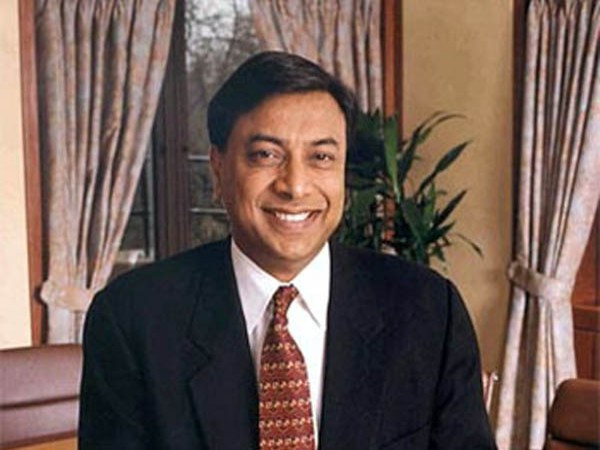 2. Lakshmi Mittal – 20,7 tỷ USD Mittal là chủ tịch kiêm giám đốc điều hành của ArcelorMittal, một công ty khai thác mỏ và sản xuất thép lớn nhất thế giới. Năm ngoái, vị tỷ phú này mất tiền nhiều hơn bất cứ ai trên thế giới. Tổng tài sản của ông giảm từ 31,1 tỷ USD xuống còn 20,7 tỷ USD do giá cổ phiếu giảm, chi phí đầu vào tăng cao nhưng nhu cầu thép lại giảm đáng kể. 2. Lakshmi Mittal – 20,7 tỷ USD Mittal là chủ tịch kiêm giám đốc điều hành của ArcelorMittal, một công ty khai thác mỏ và sản xuất thép lớn nhất thế giới. Năm ngoái, vị tỷ phú này mất tiền nhiều hơn bất cứ ai trên thế giới. Tổng tài sản của ông giảm từ 31,1 tỷ USD xuống còn 20,7 tỷ USD do giá cổ phiếu giảm, chi phí đầu vào tăng cao nhưng nhu cầu thép lại giảm đáng kể.