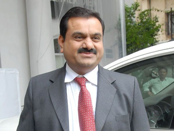 11. Gautam Adani – 5,4 tỷ USD Vị tỷ phú này là người sáng lập ra Adani Enterprises, một tập đoàn hoạt động trong nhiều lĩnh vực như kinh doanh hàng hoá, hoạt động cảng, khai thác than, điện và phân phối khí đốt tự nhiên. Adani đã mất gần 5 tỷ USD từ năm ngoái do các dự án đấu thầu của tập đoàn bị chính phủ từ chối cũng như các cáo buộc về khai thác quặng sắt trái phép làm tổn hại đến hình ảnh và giá trị cổ phiếu của công ty. 11. Gautam Adani – 5,4 tỷ USD Vị tỷ phú này là người sáng lập ra Adani Enterprises, một tập đoàn hoạt động trong nhiều lĩnh vực như kinh doanh hàng hoá, hoạt động cảng, khai thác than, điện và phân phối khí đốt tự nhiên. Adani đã mất gần 5 tỷ USD từ năm ngoái do các dự án đấu thầu của tập đoàn bị chính phủ từ chối cũng như các cáo buộc về khai thác quặng sắt trái phép làm tổn hại đến hình ảnh và giá trị cổ phiếu của công ty.