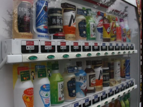 Sữa cũng đắt tiền. Một lít sữa ở Tokyo là 3,21 USD, còn ở New York là 1,32 USD. Sữa cũng đắt tiền. Một lít sữa ở Tokyo là 3,21 USD, còn ở New York là 1,32 USD.