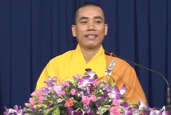 Chiều 18/11/2012, phóng viên báo điện tử giaoduc.net.vn đã liên hệ với một cán bộ thuộc Ban quản lý Di tích Yên Tử và được biết, dự kiến 5h sáng nay, 19/11, nhà sư sẽ đến địa phận bến xe Giải Oan (trung tâm di tích Yên Tử). Do hành trình "Nhất bộ nhất bái" là sự phát nguyện cá nhân của nhà sư, do đó, Ban trị sự chùa Yên Tử chỉ đón tiếp đơn giản, ấm cúng. Về tin đồn nhà sư Thích Tâm Mẫn sẽ dự định viên tịch tại đây, cán bộ này nói chưa từng nghe nói lần nào. Vị này cho biết thêm, hiện tại tình trạng sức khỏe của Đại đức khá tốt". Đại Đức Thích Tâm Mẫn, tên tục là Lê Minh, sinh năm 1977, tại Quảng Nam. Xuất gia tu học tại chùa Hoằng Pháp, Hóc Môn (TP HCM) từ năm 2004. Thầy có ước mơ làm một sĩ quan quân đội, một giáo viên nhưng không thành công khi thi hai lần đại học vào hai ngành này đều trượt. Sau đó, thầy vào chùa Hoằng Pháp tập sự xuất gia năm 24 tuổi, xuống tóc năm 27 tuổi. Năm 32 tuổi, khi là một Đại Đức, thầy phát đại nguyện “Nhất bộ nhất bái”. Sau đây là những hình ảnh về hành trình của nhà sư trong hơn 3 năm qua: Chiều 18/11/2012, phóng viên báo điện tử giaoduc.net.vn đã liên hệ với một cán bộ thuộc Ban quản lý Di tích Yên Tử và được biết, dự kiến 5h sáng nay, 19/11, nhà sư sẽ đến địa phận bến xe Giải Oan (trung tâm di tích Yên Tử). Do hành trình "Nhất bộ nhất bái" là sự phát nguyện cá nhân của nhà sư, do đó, Ban trị sự chùa Yên Tử chỉ đón tiếp đơn giản, ấm cúng. Về tin đồn nhà sư Thích Tâm Mẫn sẽ dự định viên tịch tại đây, cán bộ này nói chưa từng nghe nói lần nào. Vị này cho biết thêm, hiện tại tình trạng sức khỏe của Đại đức khá tốt". Đại Đức Thích Tâm Mẫn, tên tục là Lê Minh, sinh năm 1977, tại Quảng Nam. Xuất gia tu học tại chùa Hoằng Pháp, Hóc Môn (TP HCM) từ năm 2004. Thầy có ước mơ làm một sĩ quan quân đội, một giáo viên nhưng không thành công khi thi hai lần đại học vào hai ngành này đều trượt. Sau đó, thầy vào chùa Hoằng Pháp tập sự xuất gia năm 24 tuổi, xuống tóc năm 27 tuổi. Năm 32 tuổi, khi là một Đại Đức, thầy phát đại nguyện “Nhất bộ nhất bái”. Sau đây là những hình ảnh về hành trình của nhà sư trong hơn 3 năm qua: