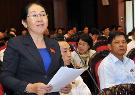 Đối với cán bộ, công chức trong bộ máy nhà nước, những ai đã lỡ tham nhũng thì xin nhân dân, QH, Chính phủ tha thứ xem xét để không hồi tố, nhưng đồng thời kêu gọi sự tự giác, xử sự sao cho có đạo lý với tài sản bất minh mà có được”. Đối với cán bộ, công chức trong bộ máy nhà nước, những ai đã lỡ tham nhũng thì xin nhân dân, QH, Chính phủ tha thứ xem xét để không hồi tố, nhưng đồng thời kêu gọi sự tự giác, xử sự sao cho có đạo lý với tài sản bất minh mà có được”.