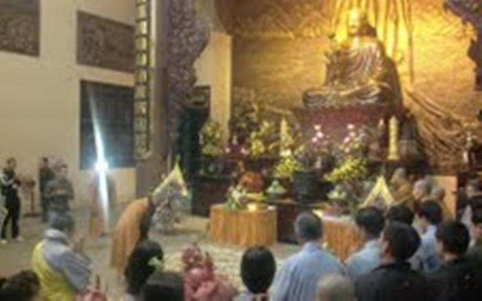 Hình ảnh Đại đức Thích Tâm Mẫn đang hành lễ tại Đại Hùng Bảo Điện - Thiền viện Trúc Lâm Yên Từ (Quảng Ninh) Hình ảnh Đại đức Thích Tâm Mẫn đang hành lễ tại Đại Hùng Bảo Điện - Thiền viện Trúc Lâm Yên Từ (Quảng Ninh)