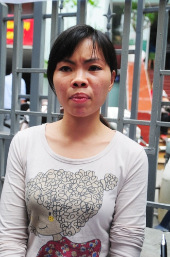 Chị Trần Thị Hồng, con gái bệnh nhân Tưởng. (ảnh:Tuấn Nguyễn).