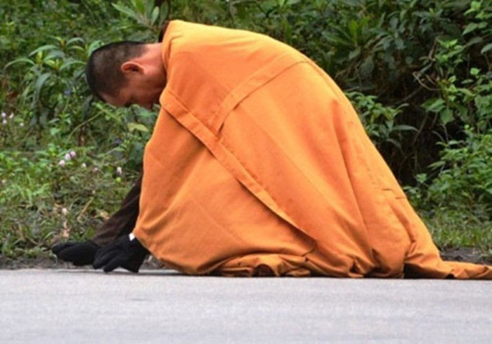 Những gì Thầy đang làm thì cũng không có gì đặc biệt đâu bởi vì chư Phật chư Tổ cũng như nhiều vị khác cũng đã làm rồi. Thì con cháu của chư Phật chư Tổ cũng đi theo con đường đã có sẵn thôi. Nói chung, nó thể hiện tinh thần Phật học của người công Phật”. Những gì Thầy đang làm thì cũng không có gì đặc biệt đâu bởi vì chư Phật chư Tổ cũng như nhiều vị khác cũng đã làm rồi. Thì con cháu của chư Phật chư Tổ cũng đi theo con đường đã có sẵn thôi. Nói chung, nó thể hiện tinh thần Phật học của người công Phật”.