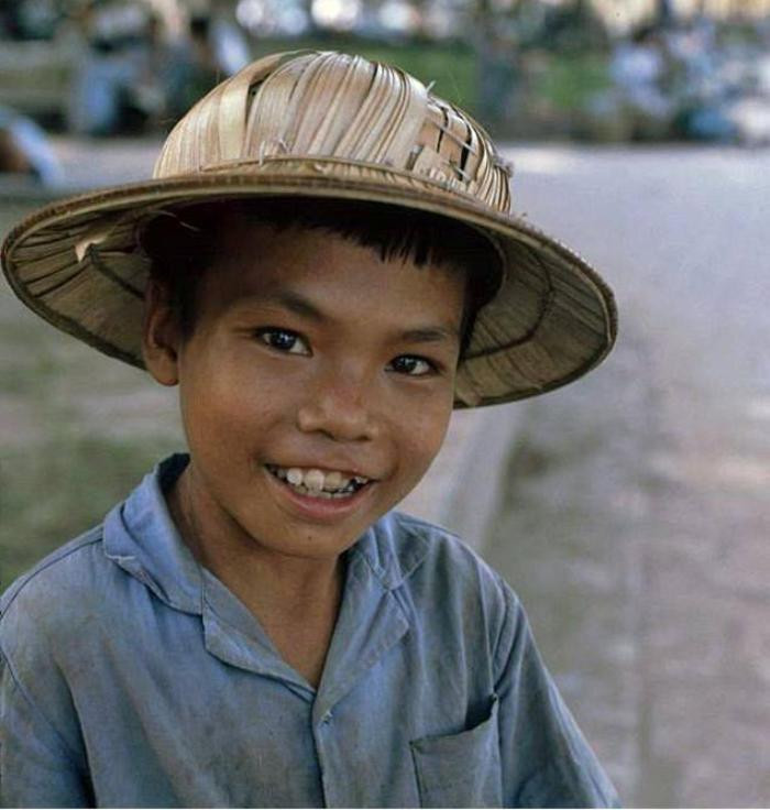 Nụ cười ngây thơ. Nụ cười ngây thơ.