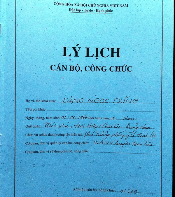 Ông Dũng có đến bốn năm sinh khác nhau trong các loại hồ sơ, giấy tờ. Ông Dũng có đến bốn năm sinh khác nhau trong các loại hồ sơ, giấy tờ.