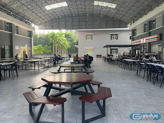 Sảnh ký túc xá của Trường Đại học Tôn Đức Thắng (ảnh: tư liệu) Sảnh ký túc xá của Trường Đại học Tôn Đức Thắng (ảnh: tư liệu)