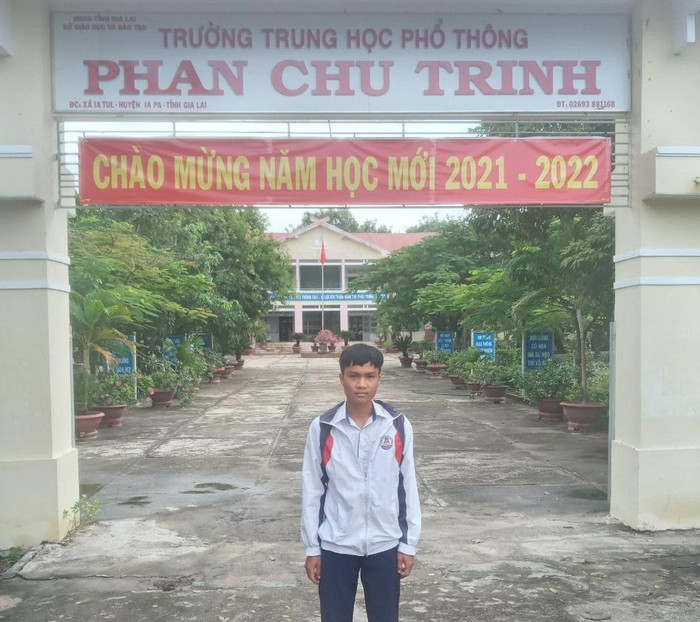 Em R' Ô Nhí - thủ khoa khối A00 của Trường Sỹ quan Thông tin tại khu vực phía Nam Em R' Ô Nhí - thủ khoa khối A00 của Trường Sỹ quan Thông tin tại khu vực phía Nam