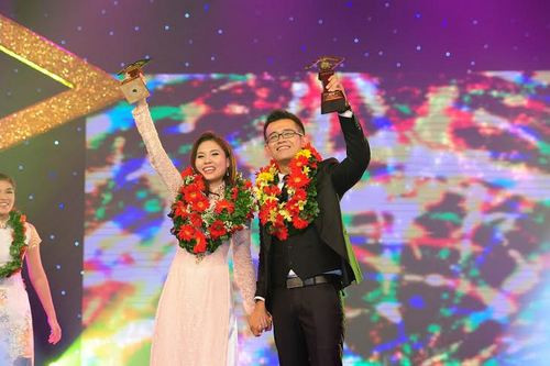 Én Bạc Phan Thị Tú Trinh và Én Vàng Bùi Đức Bảo tại cuộc thi diễn ra năm 2013 Én Bạc Phan Thị Tú Trinh và Én Vàng Bùi Đức Bảo tại cuộc thi diễn ra năm 2013
