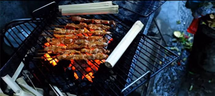 Du khách đến đây sẽ không cưỡng lại nổi trước những món ăn hấp dẫn.