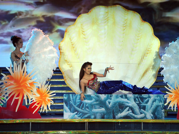 Khánh Thi hóa thân thành nàng tiên cá Khánh Thi hóa thân thành nàng tiên cá