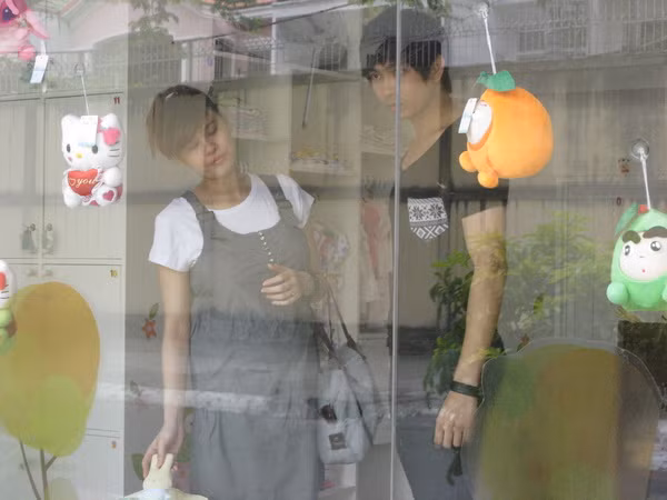 Tim và Trương Quỳnh Aanh đi chọn đồ sơ sinh >Ảnh Tim và Quỳnh Anh đi mua đồ sơ sinh